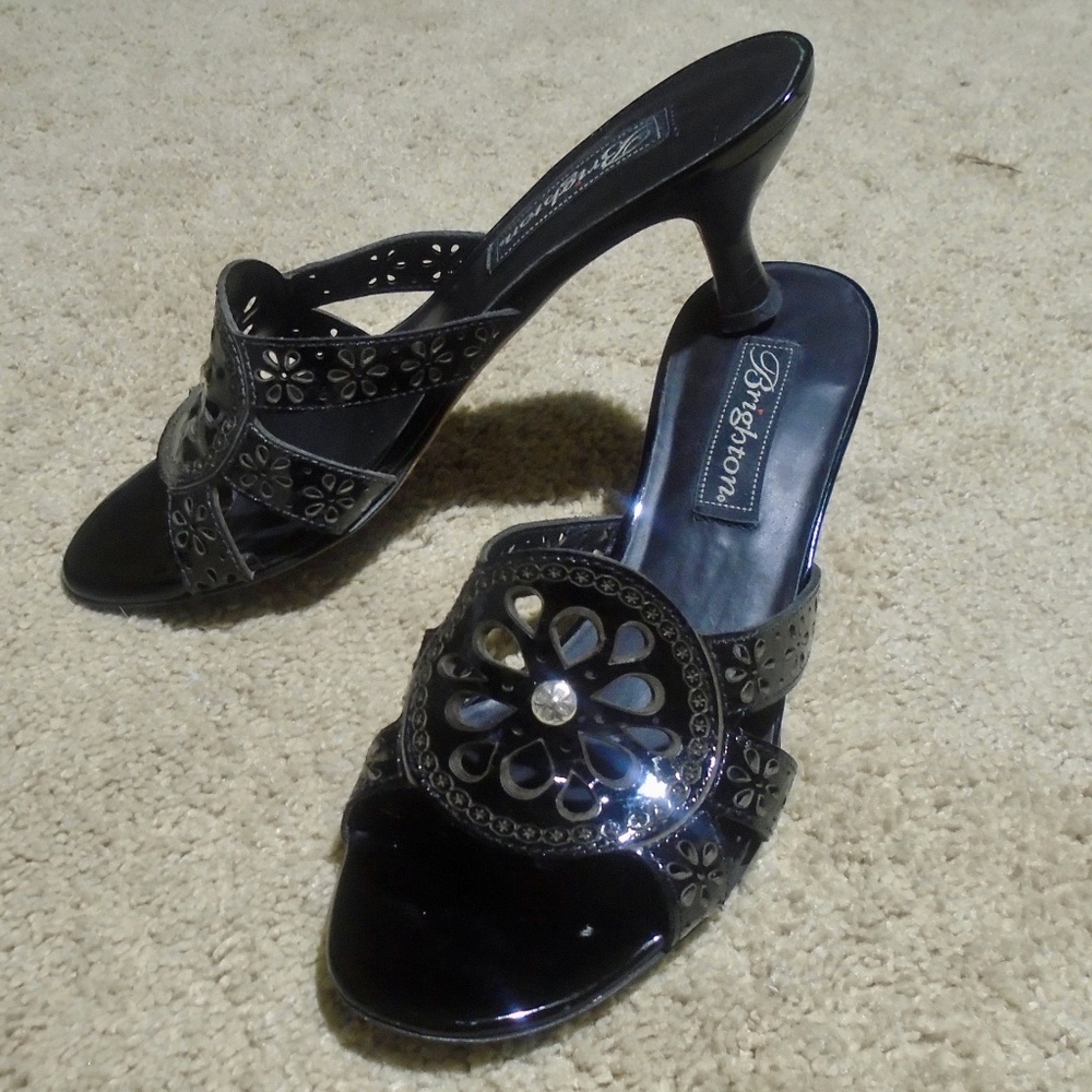 BRIGHTON Tulip Patent Leather Cut-Out Slides 7M